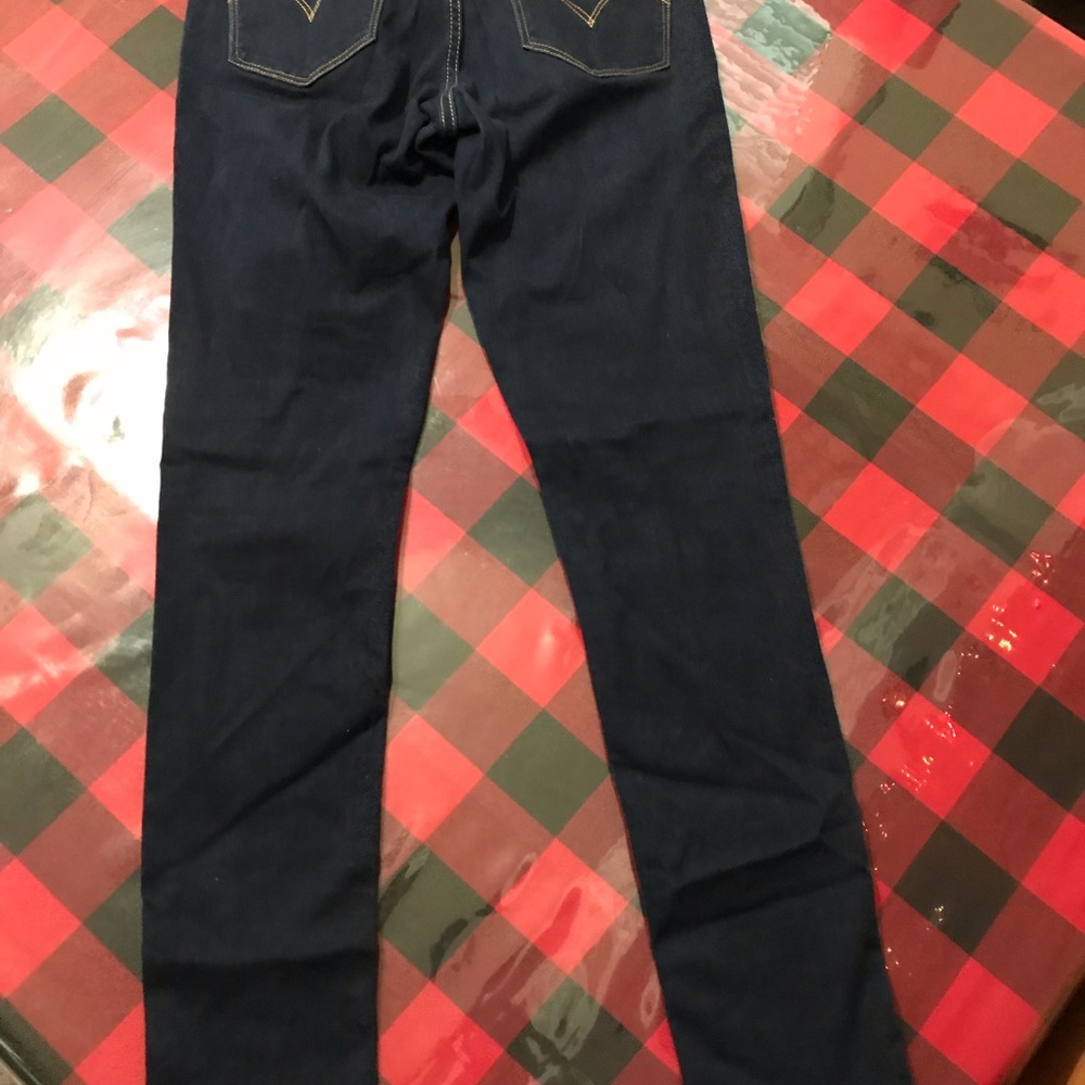 Levi’s 711 skinny jeans